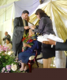 CORONAN A LA REINA DE LA TERCERA EDAD EN CALERA