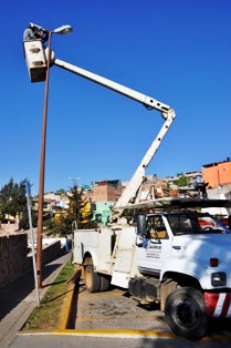 MEJORA SERVICIO DE ALUMBRADO PÚBLICO EN COLONIAS DE LA CAPITAL