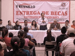 SIGNAN CONVENIO GOBIERNO DE FRESNILLO Y SEC PARA ENTREGAR BECAS A 286 ESTUDIANTES POR MÁS DE 300 MIL PESOS