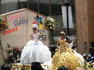 SE REALIZÓ TRADICIONAL DESFILE COMO FESTEJO DEL 457 ANIVERSARIO DE LA FUNDACIÓN DE FRESNILLO