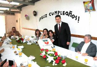 EL COLEGIO JUANA DE ARCO FESTEJA CUMPLEAÑOS DEL GOBERNADOR MIGUEL ALONSO