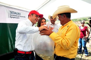 ARRANCA ALCALDE PROGRAMA DE SIEMBRA DE PECES EN COMUNIDADES