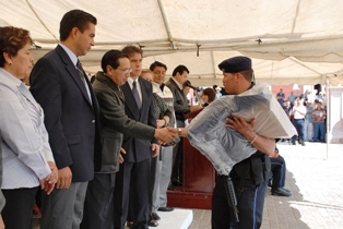 ENTREGA DE UNIFORMES ESCOLARES