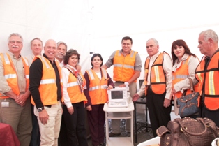 DONA CAPSTONE GOLD EQUIPO A LA DELEGACIÓN DE LA CRUZ ROJA