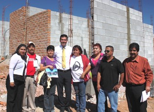 SUPERVISA ALCALDE CONSTRUCCIÓN DE 110 PIES DE CASA DE ORIGEN MUNICIPAL Y FEDERAL