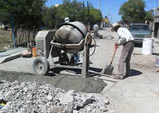 OBRAS PÚBLICAS Y SAPAC EMPRENDEN CAMPAÑA DE BACHEO