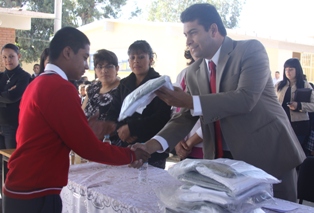 ENTREGAN UNIFORMES EN CALERA, DEL PORGRAMA SUMAR