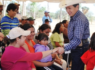 PIDE ALCALDE COMPROMISO COMPARTIDO CON LA CIUDADANÍA PARA REALIZAR ACCIONES DE GOBIERNO, AL INAUGURAR OBRAS POR MÁS DE UN MILLÓN DE PESOS