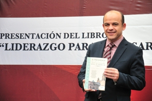 PRESENTAN LIBRO Y MURAL POR CENTENARIO DE LA TOMA DE ZACATECAS EN EL ITSF