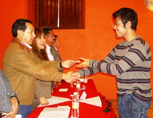 ENTREGAN MUNICIPIO, SEDESOL Y SEPLADER, BECAS A ESTUDIANTES GUADALUPENSES