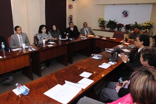 DIRECTOR DE HOSPITAL GENERAL SE REUNIÓ CON  LEGISLADORES