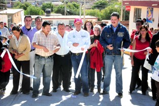 INAUGURA ALCALDE MÁS CALLES PAVIMENTADAS