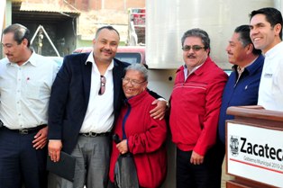 ENTREGA AYUNTAMIENTO TINACOS PARA MEJORAMIENTO DE VIVIENDA