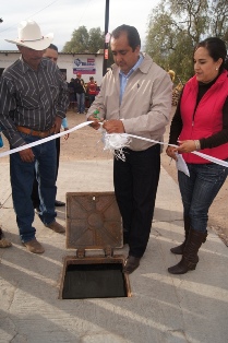 ALCALDE INAUGURA RED DE AGUA POTABLE EN SAN MATEO