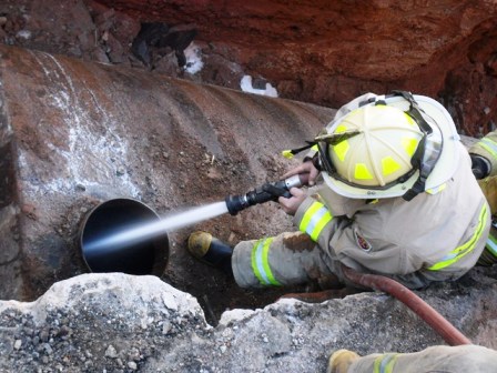 APOYA PROTECCIÓN CIVIL EXTRACCIÓN DE COMBUSTIBLE EN GUADALUPE