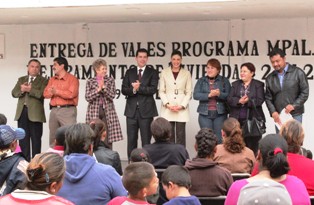 ENTREGA MUNICIPIO APOYOS A LA VIVIENDA ENTRE GRUPOS VULNERABLES