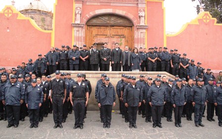 RECONOCE AYUNTAMIENTO INCANSABLE Y NOBLE LABOR DE SERVICIO DE POLICÍAS MUNICIPALES