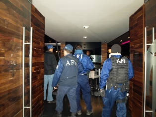 REALIZAN OPERATIVOS EN BARES