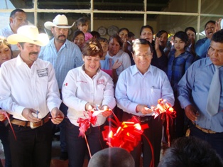 INAUGURA ALCALDE AMPLIACIÓN DE RED ELÉCTRICA Y UNA COCINA POPULAR EN LA COMUNIDAD EL EPAZOTE