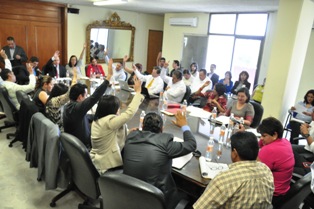 Atienden Diputados a Productores de Vid Afectados por Granizada
