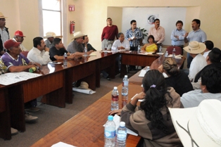 Atienden Diputados a Productores de Vid Afectados por Granizada