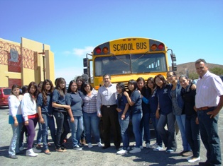 CUMPLE ALCALDE CON FACILITAR AUTOBUS PARA EL TRASLADO DE LOS ALUMNOS DEL CAMPUS UAZ FRESNILLO