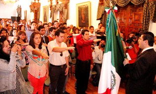 ABANDERA MAR A JÓVENES EMBAJADORES DEL CLUB DE LEONES