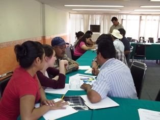 PARTICIPAN JÓVENES EN CURSO TALLER “SIMULADOR DE NEGOCIOS MACROPLAN”