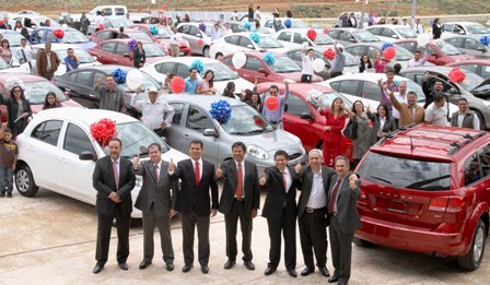 Entrega reconocimiento ARR a la ganadora del certamen Nuestra Belleza Zacatecas