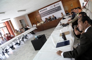 ALCALDE CLAUSURA TALLERES DE CAPACITACIÓN DEL IDEAF
