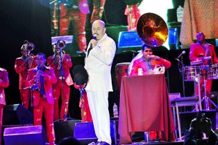 GRANDIOSA PRESENTACIÓN DE LUPILLO RIVERA