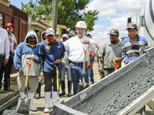 DA ARR BANDERAZO DE INICIO DE OBRAS EN COLONIAS DE LA CAPITAL
