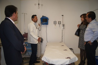 ENTREGA ALCALDE MATERIAL MEDICO