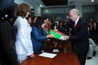 INAUGURAN MIGUEL ALONSO Y ERUVIEL ÁVILA PABELLÓN ARTESANAL