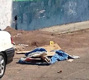 ARROJAN ENCOBIJADO CON MENSAJE
