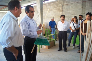 INAUGURA JTM FÁBRICA DE ESCOBAS