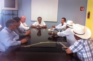 ALCADE SE REUNE CON PERSONAL DE LA CFE