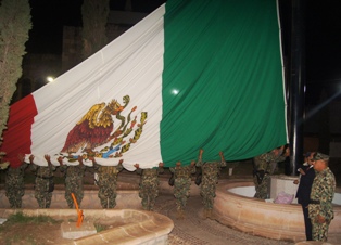 LA MARINA IZA LA BANDERA EN ESTE MES PATRIO EN VALPARAÍSO