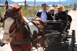 CUMPLE MAR COMPROMISO DE ELECTRIFICAR CUATRO CAMPOS MENONITAS