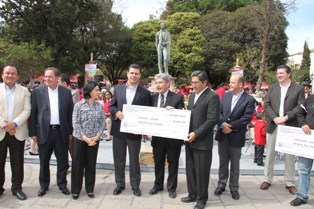 RECORRE MAR VERBENA POPULAR Y PREMIA CONCURSO DE CARROS ALEGÓRICOS