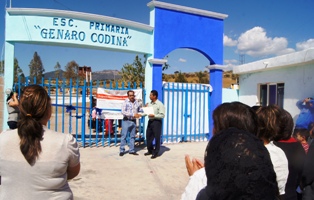 ENTREGA JOREGE TORRES OBRA EN ESCUELA PRIMARIA