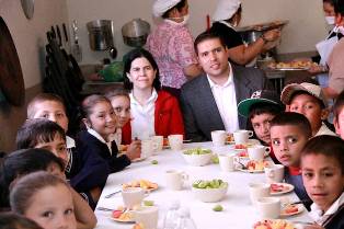 INAUGURA PRESIDENTA DEL SEDIF ESPACIOS DE ALIMENTACIÓN EN PINOS Y OJOCALIENTE