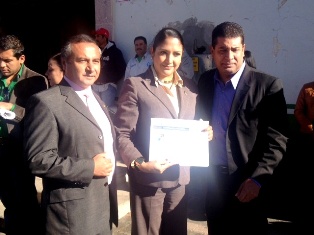 ENTREGA RECONOCIMIENTOS EL ITSF A SERVIDORES PÚBLICOS DE CALERA.