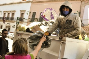 RECOLECTAN 18 TONELADAS DE BASURA EN FESTIVAL DEL FOLCLOR
