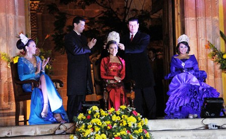 CORONA MAR A IVETH II REINA DE LA FERIA ESTATAL DE GUADALUPE