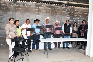 ENTREGAN RECONOCIMIENTO  A ESCUELA URBANA
