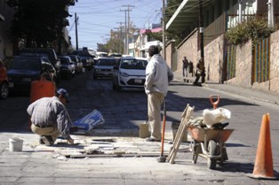REPARÓ OBRAS PÚBLICAS CASI 4 MIL BACHES EN 2012