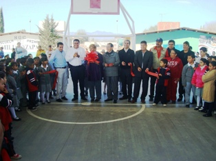 INAUGURA ALCALDE CANCHA DE USOS MULTIPLES
