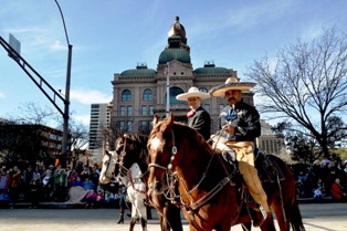 ENCABEZA MAR DESFILE INAUGURAL DEL 117 ANIVERSARIO DEL STOCK SHOW&RODEO DE FORT WORTH, TEXAS