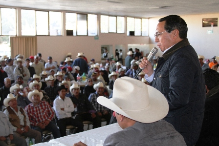 ASISTE ALCALDE AL INFORME DE LABORES DEL PRESIDENTE DE LA ASOCIACIÓN GANADERA LOCAL